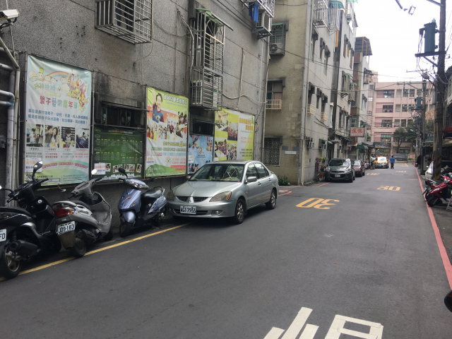 好學市集股份有限公司巷口牆面招牌B